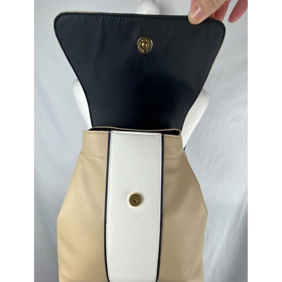Tommy Hilfiger Chloe II Flap Backpack Fawn/White Greige/Tommy Navy Vegan - Picture 2 of 13